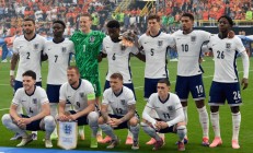 三亿体育体育网站-英格兰豪取连胜，三狮军团寻求第一晋级