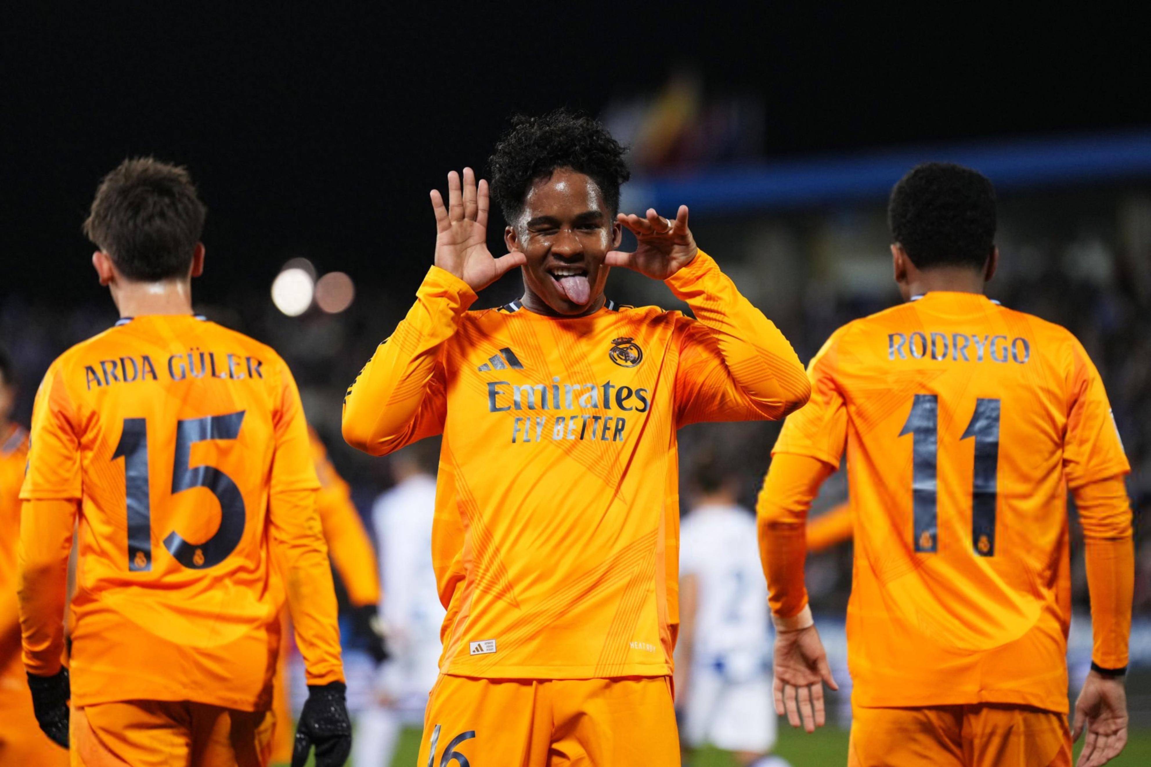 包含皇家马德里确认主力中锋受伤，或将缺席接下来的几场比赛的词条