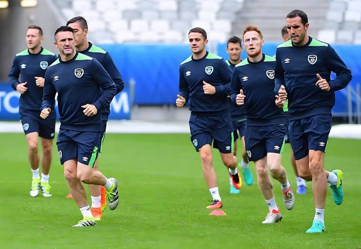 匈牙利队2-1险胜土耳其队 匈牙利队2-1险胜土耳其队