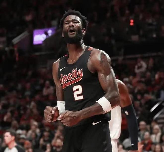 黄蜂客场惨败开拓者失去领先 黄蜂客场惨败开拓者失去领先